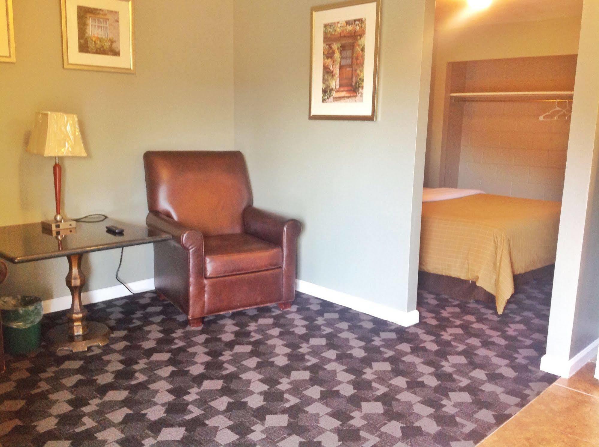 Jefferson Inn And Suites Zewnętrze zdjęcie